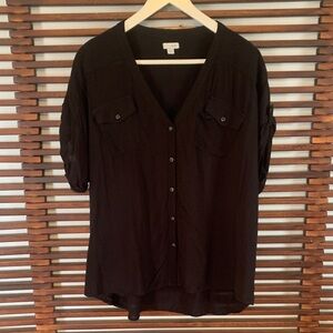 🎉NEW LISTING!🎉Odille Black V-Neck Button Front Women’s Blouse